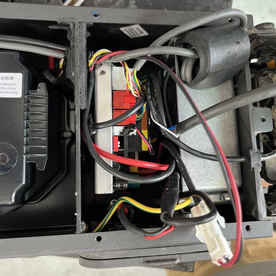 전동킥보드 수리: 나인봇 맥스 G2 AS-타이어 펑크 교체, 세그웨이 SEGWAY NINEBOT MAX, 수원 화성 동탄 광교 용인 안양 안산 오산 분당 군포