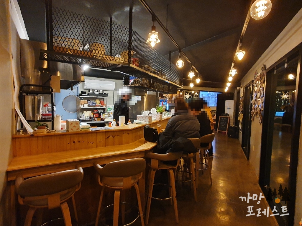 달식당 다찌 테이블
