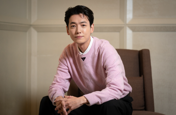 정경호 프로필 드라마 결혼 아버지 엄마 수영 나이 집안 연출 샴페인