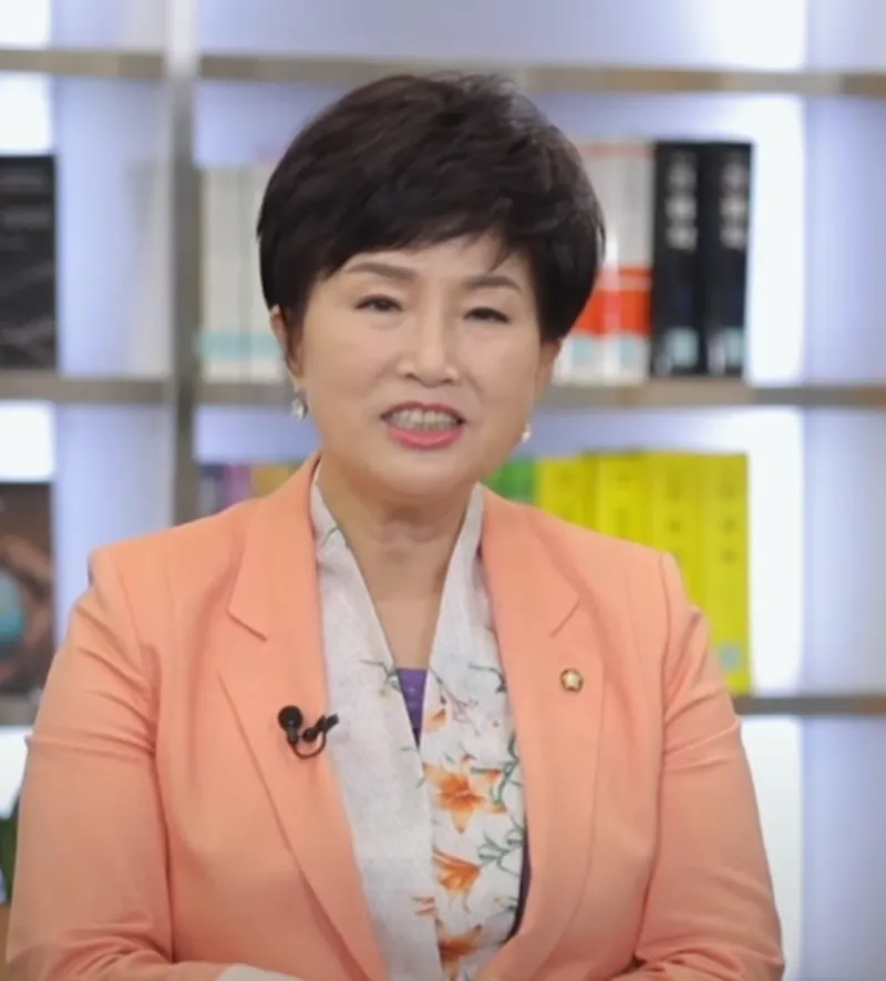 국회의원 인터뷰 사진28.webp