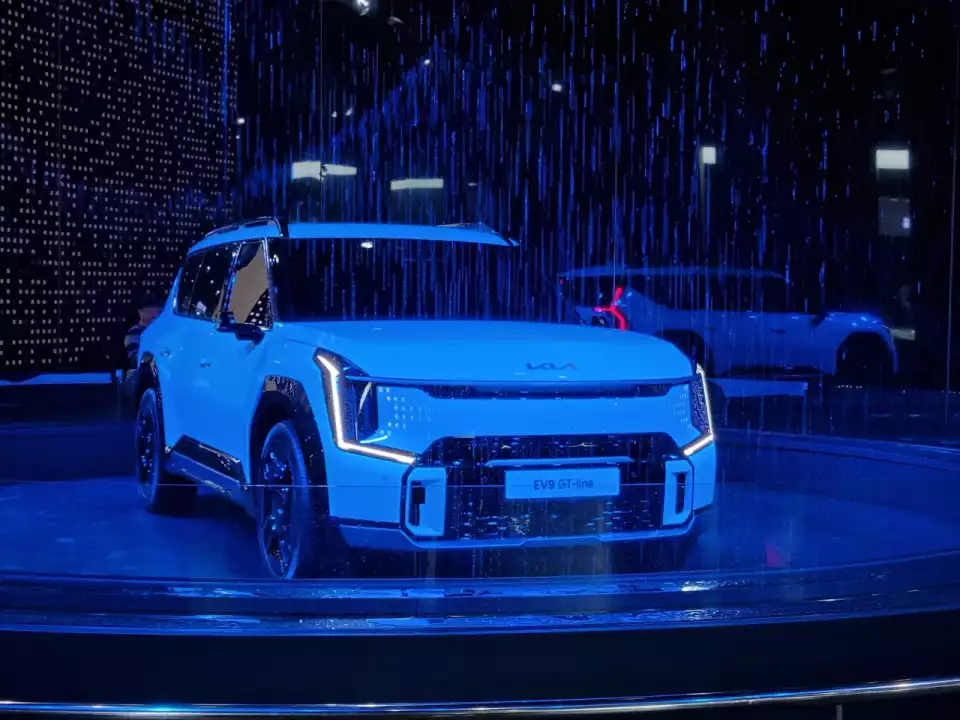 서울모빌리티쇼 기아 부스에 전시된 EV9의 모습입니다.