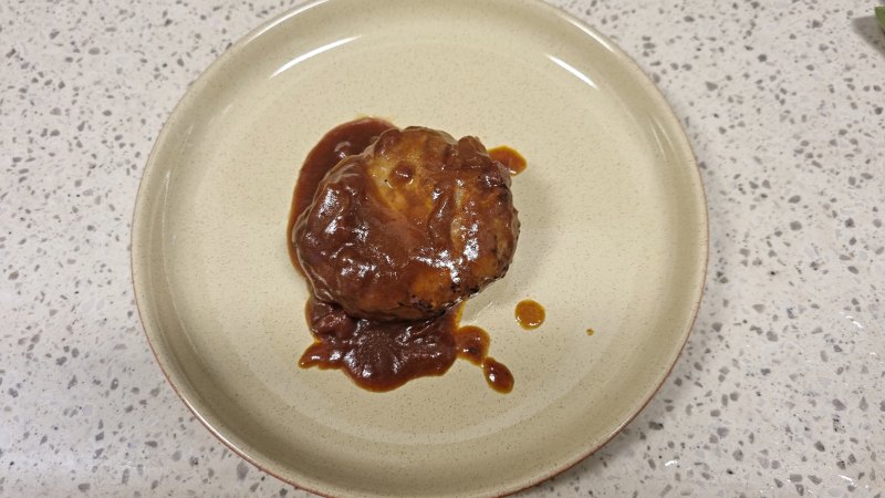 고메함박 스테이크 그냥 먹어도 맛있어요.