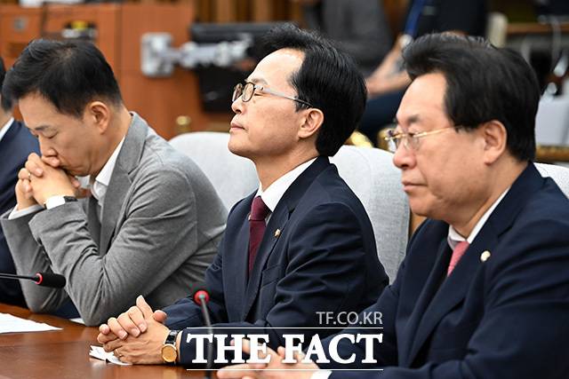 윤용근 국회의원