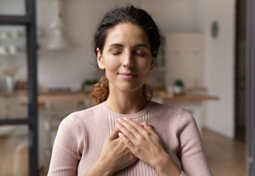 마음의 건강을 지키는 여성의 사진