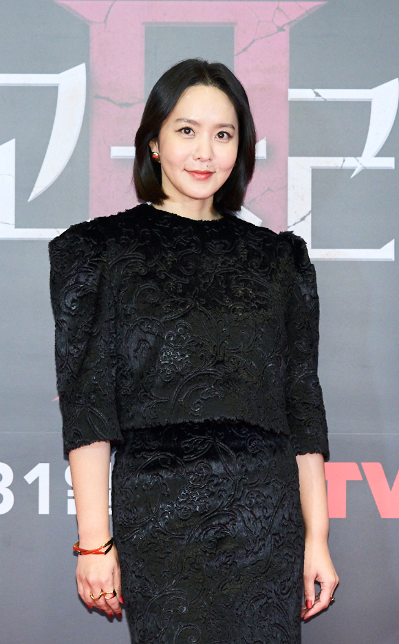 방송인 박지윤이 28일 온라인으로 진행된 티빙 오리지널 &#39;여고추리반2&#39; 제작발표회에 참석해 포즈를 취하고 있다. [사진=티빙]