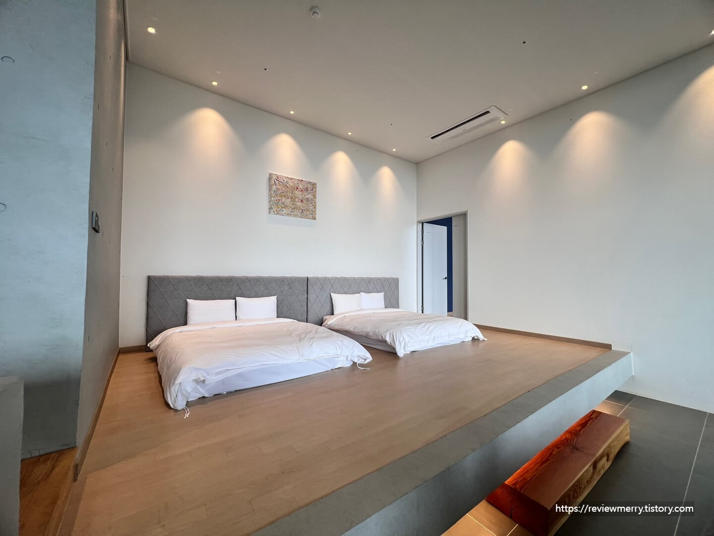 거실 침대 사진