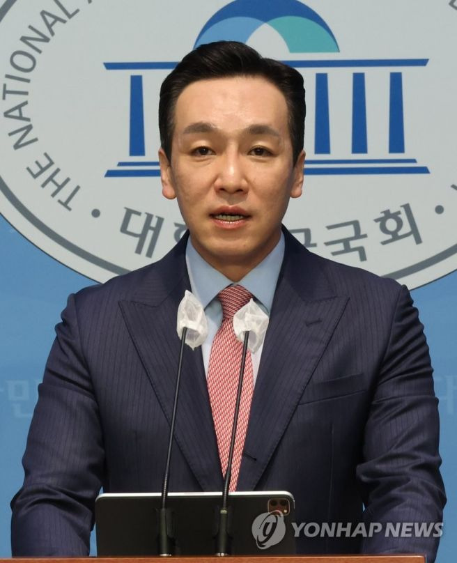 김민수 대변인 사퇴