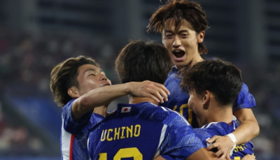 골을 넣고 환호하는 일본 대표팀