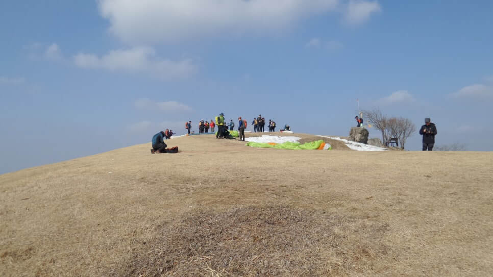 100대 명산 등산하기 열한번째 고창 방장산 서해안과 고창 평야를 한눈에 바라볼 수 있는 탁 트인 조망을 갖추고 있는 산