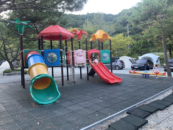 또올래캠핑장-놀이터