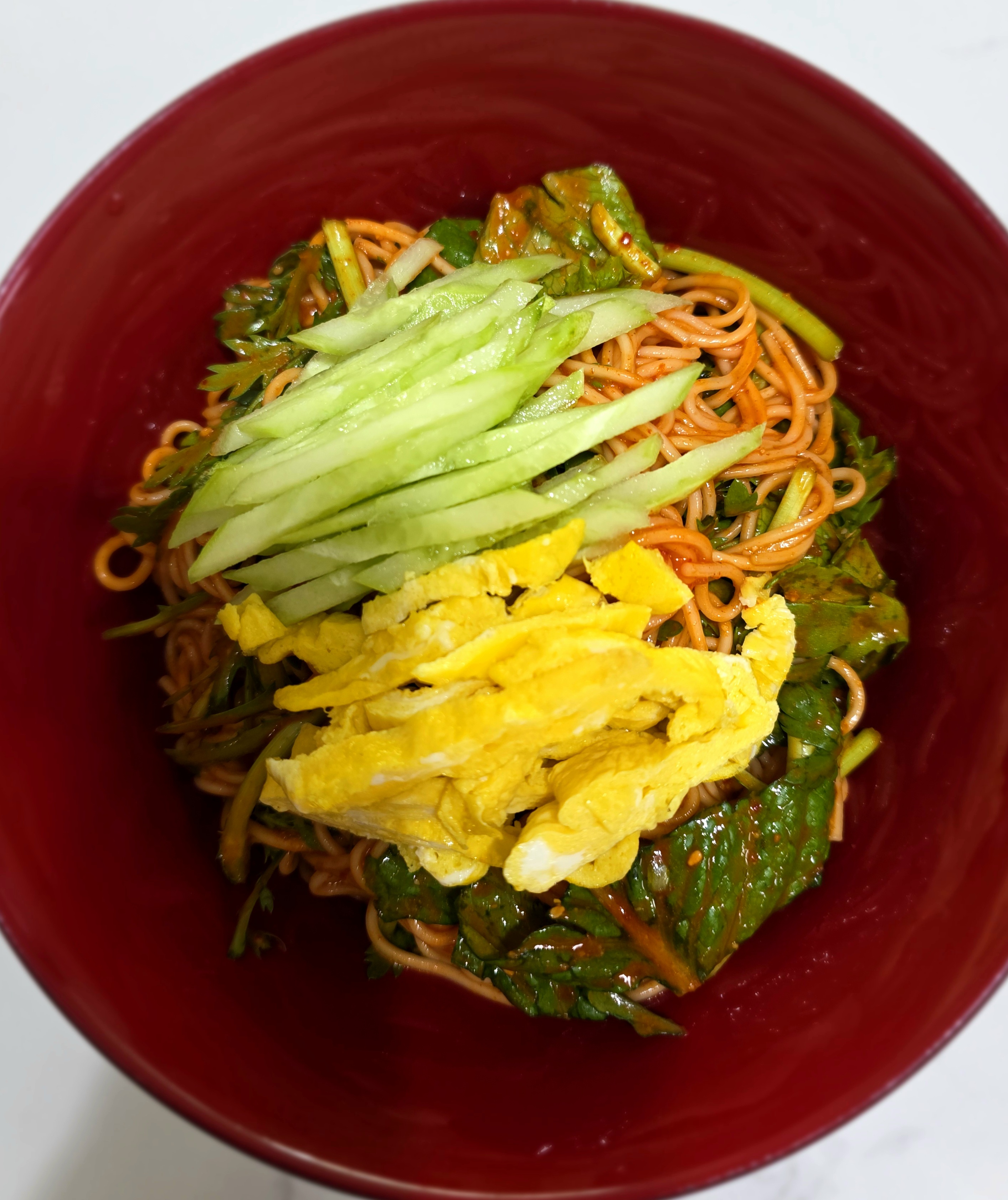 고명으로-계란-지단을-올렸어요.