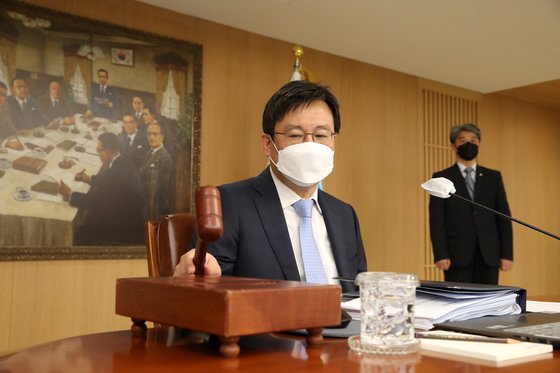 한국은행, 기준금리 0.25%포인트 또 인상..."치솟는 물가와의 전쟁"