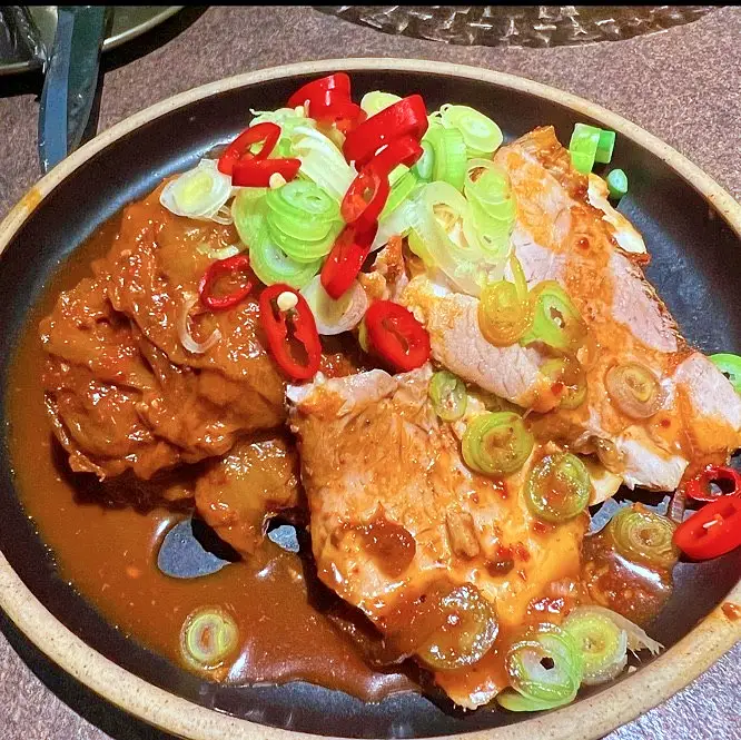 돈 잘버는 젊은사장 소주 맥주 없는 특급 그릴링 돼지 고깃집 숙성 돼지고기 그릴바 뼈등심 근고기 한남동 한남오거리 맛집 서장훈 주우재 추천 소개