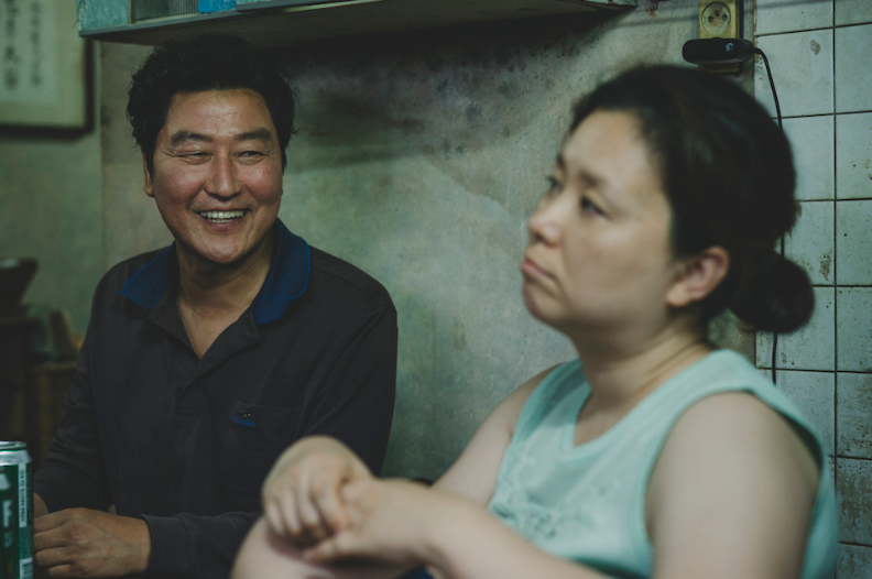 기생충 영화 한장면