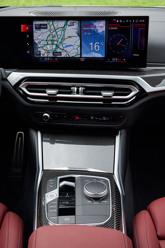 2023년형 BMW 320I 실내 1열 센터 디스플레이 사진