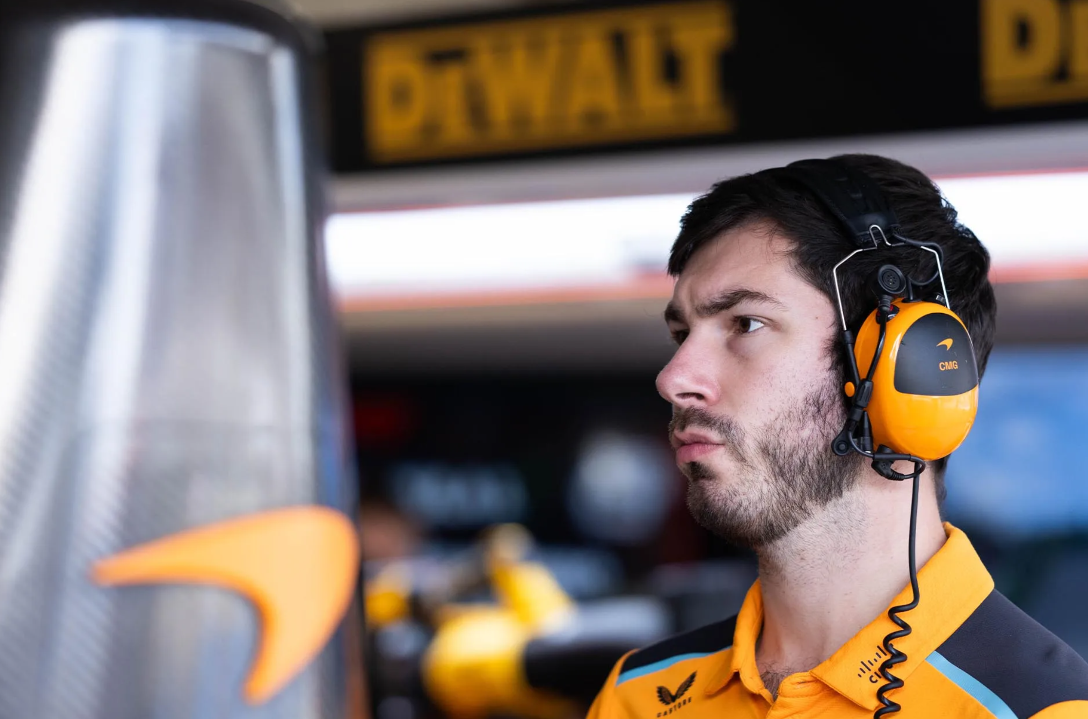 스프린트 준비 중인 맥라렌 팀