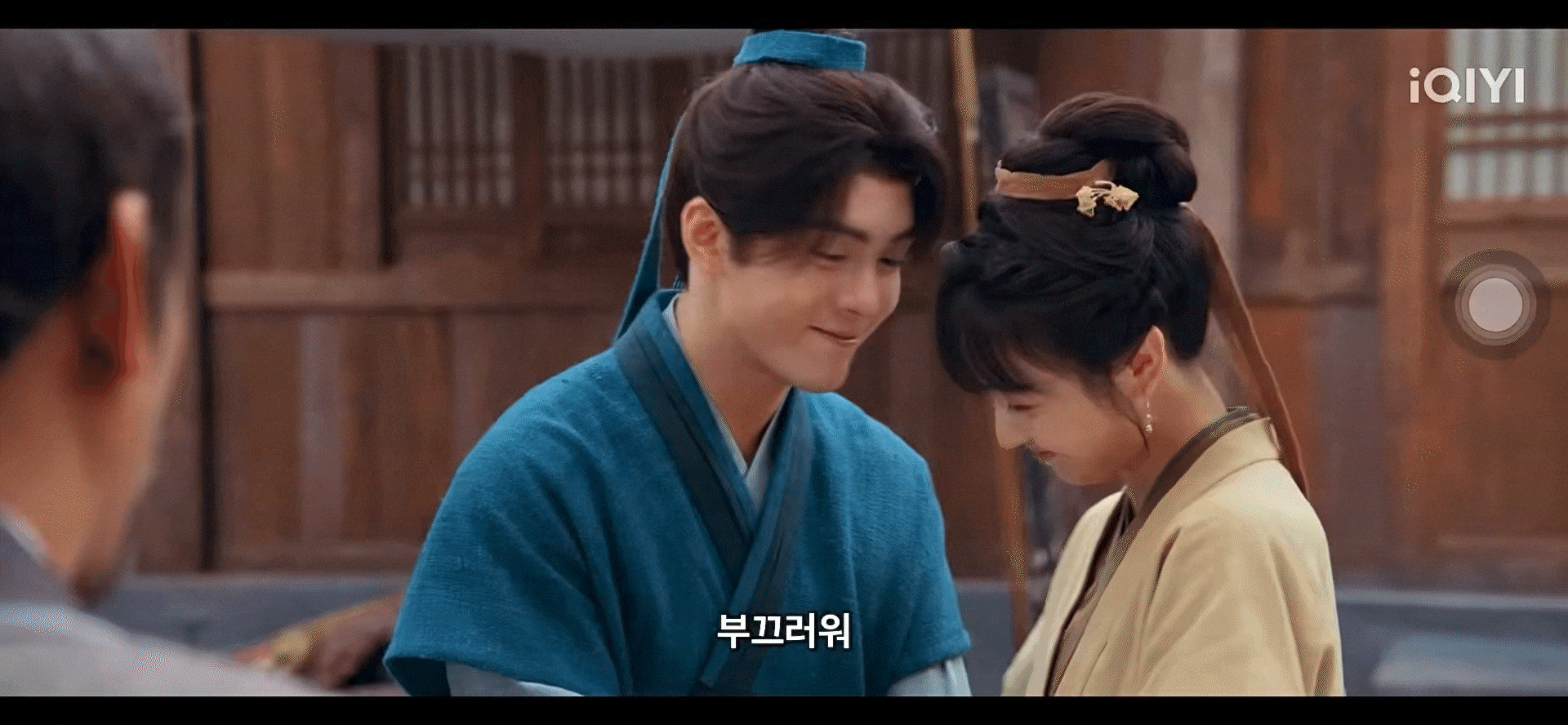 사진-찍는-남녀-전경기