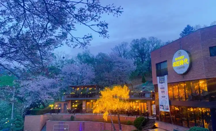 명장시대 백운호수점 가게 전경