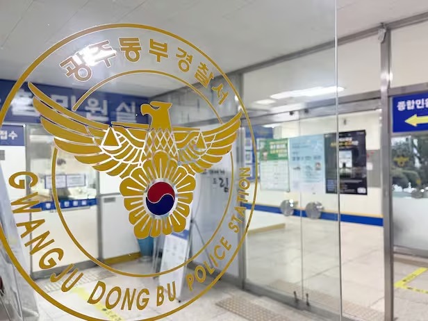 광주 도심에서 경찰관 흉기 피습, 피의자 실탄맞아 사망