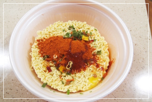 컵라면이 상했는지 확인하는 방법