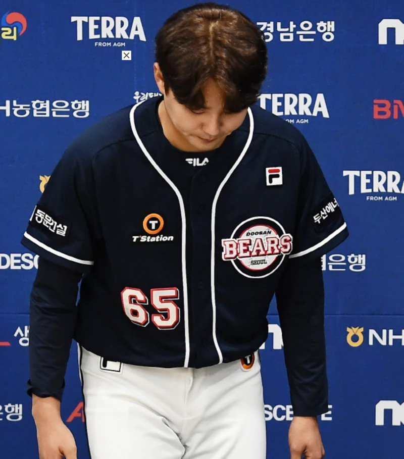 고개-숙인-정철원-선수