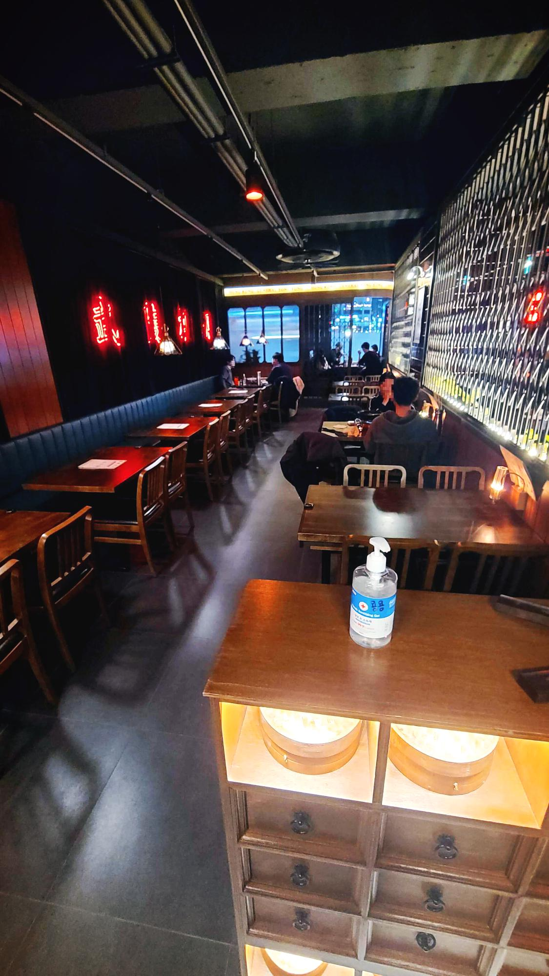 용용선생-계양구청점-내부-분위기-2