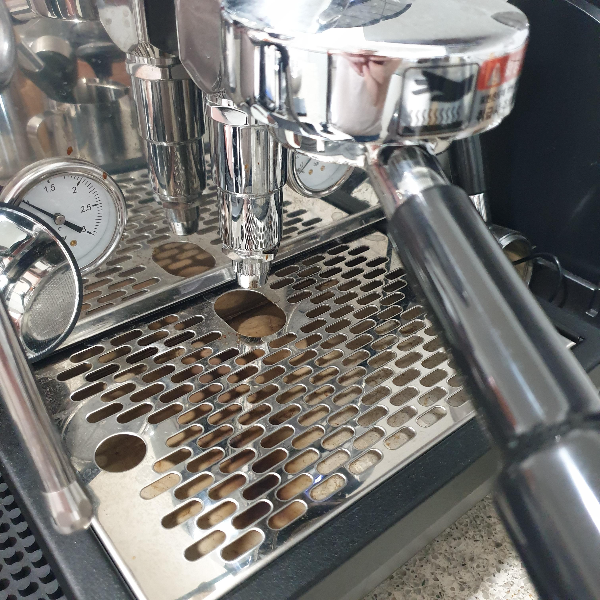 아이스 플랫화이트 레시피 홈카페에서 플랫 화이트 만들기_포터필터 체결