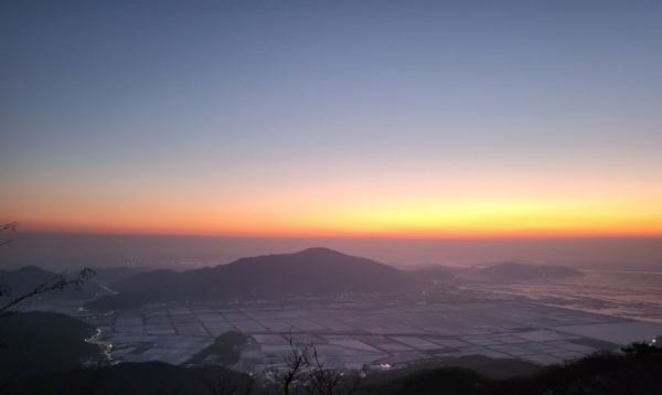 새해 첫 해돋이를 보기 위해 많은 방문객이 찾는 마니산