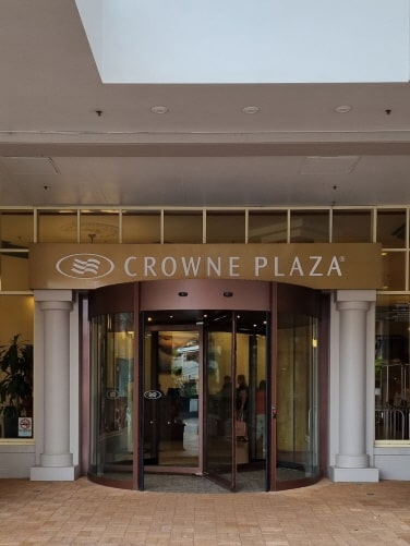 테리걸 호텔 크라운 플라자