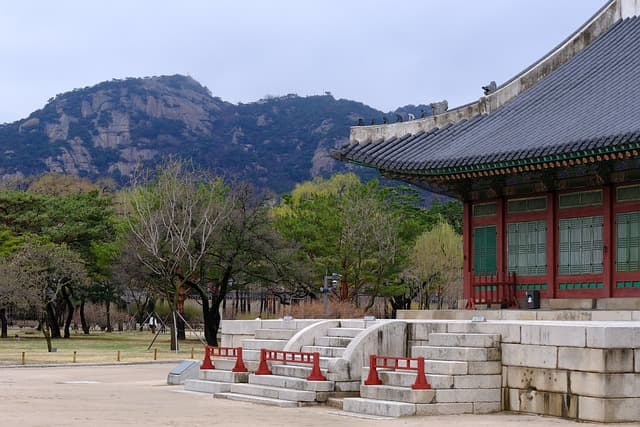 마루와 흙 마당이 만나는 접합부 기술 분석