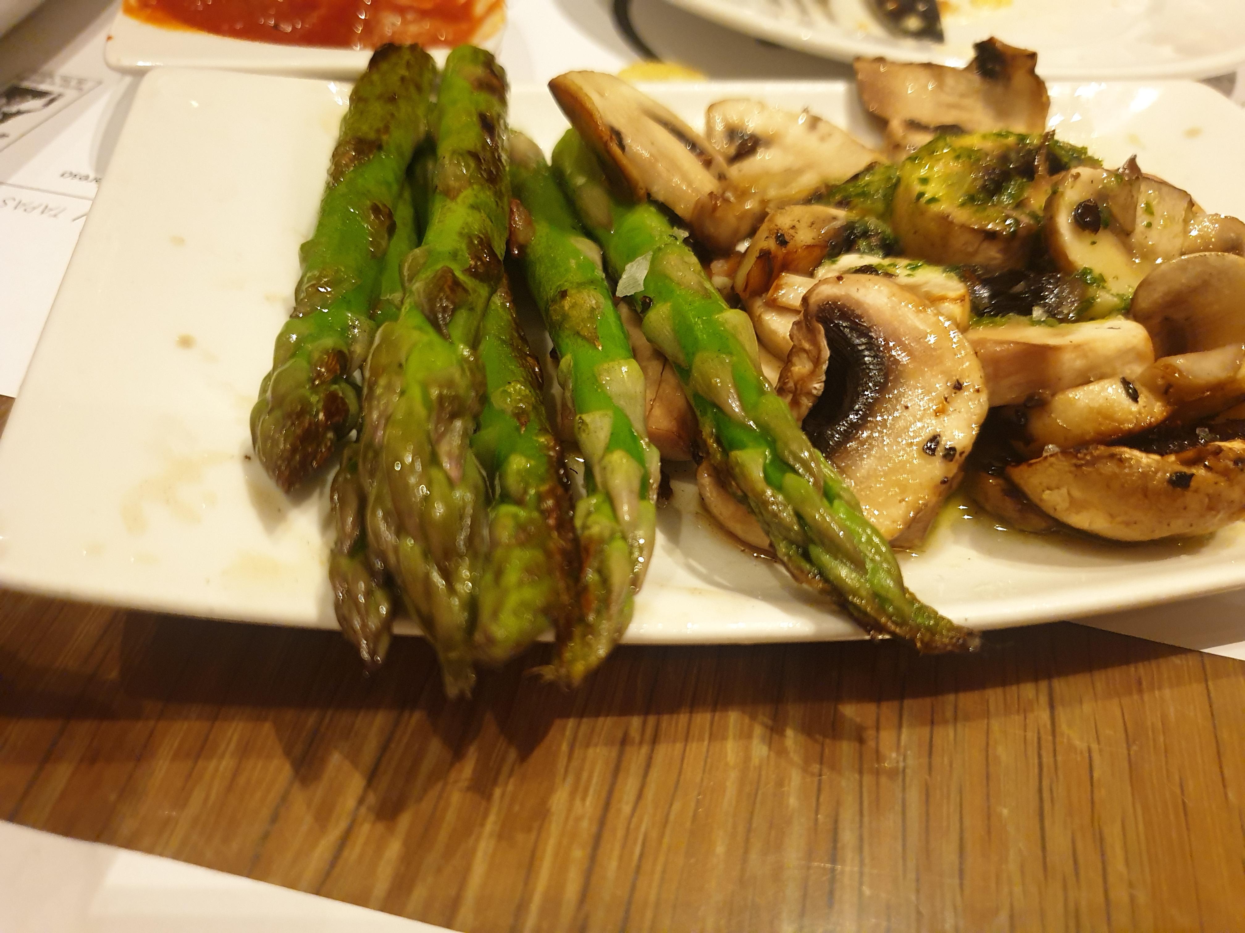 바르셀로나 타파스 맛집에서 먹은 아스파라거스