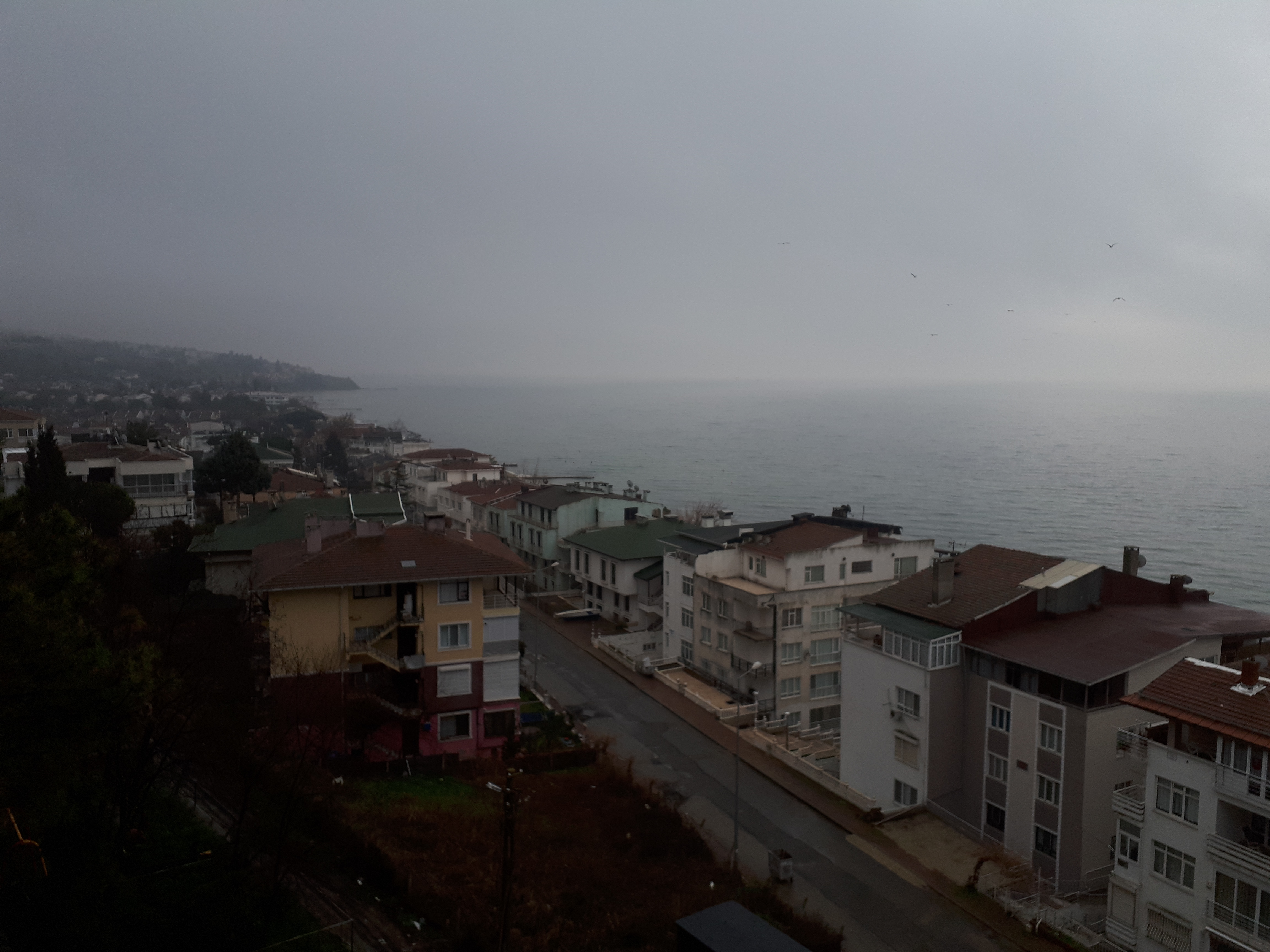 튀르키예 마르마라해 해무 낀 카바클르 해변