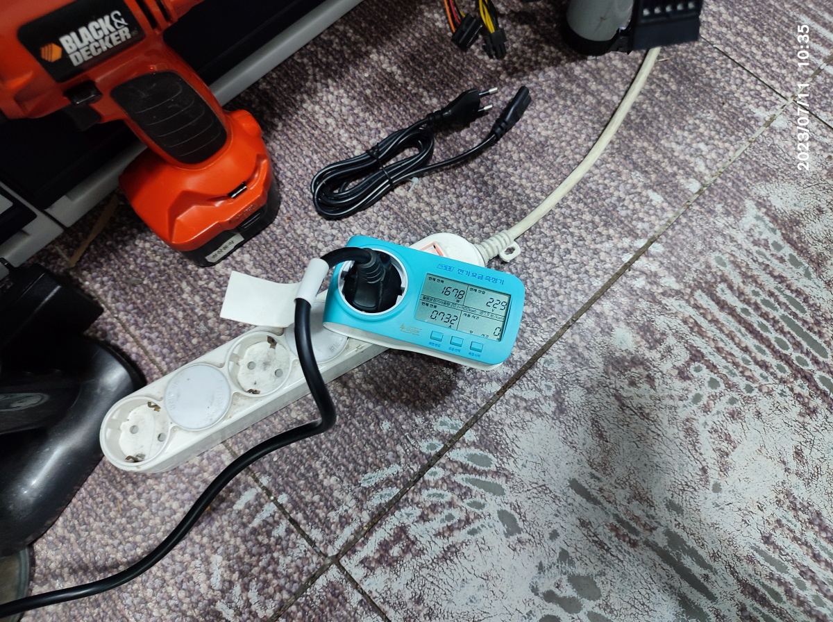 마을에서 사냥할 때&amp;#44; 200W 정도 소모되고 있습니다.