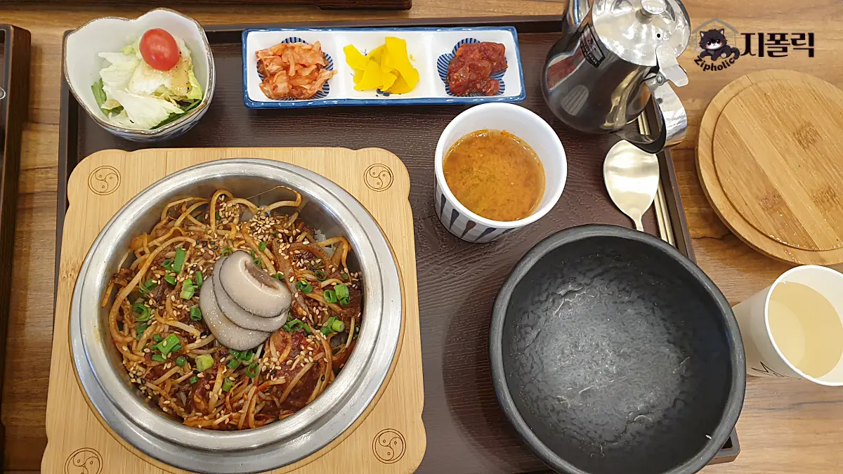 담솥-소고기숙주솥밥