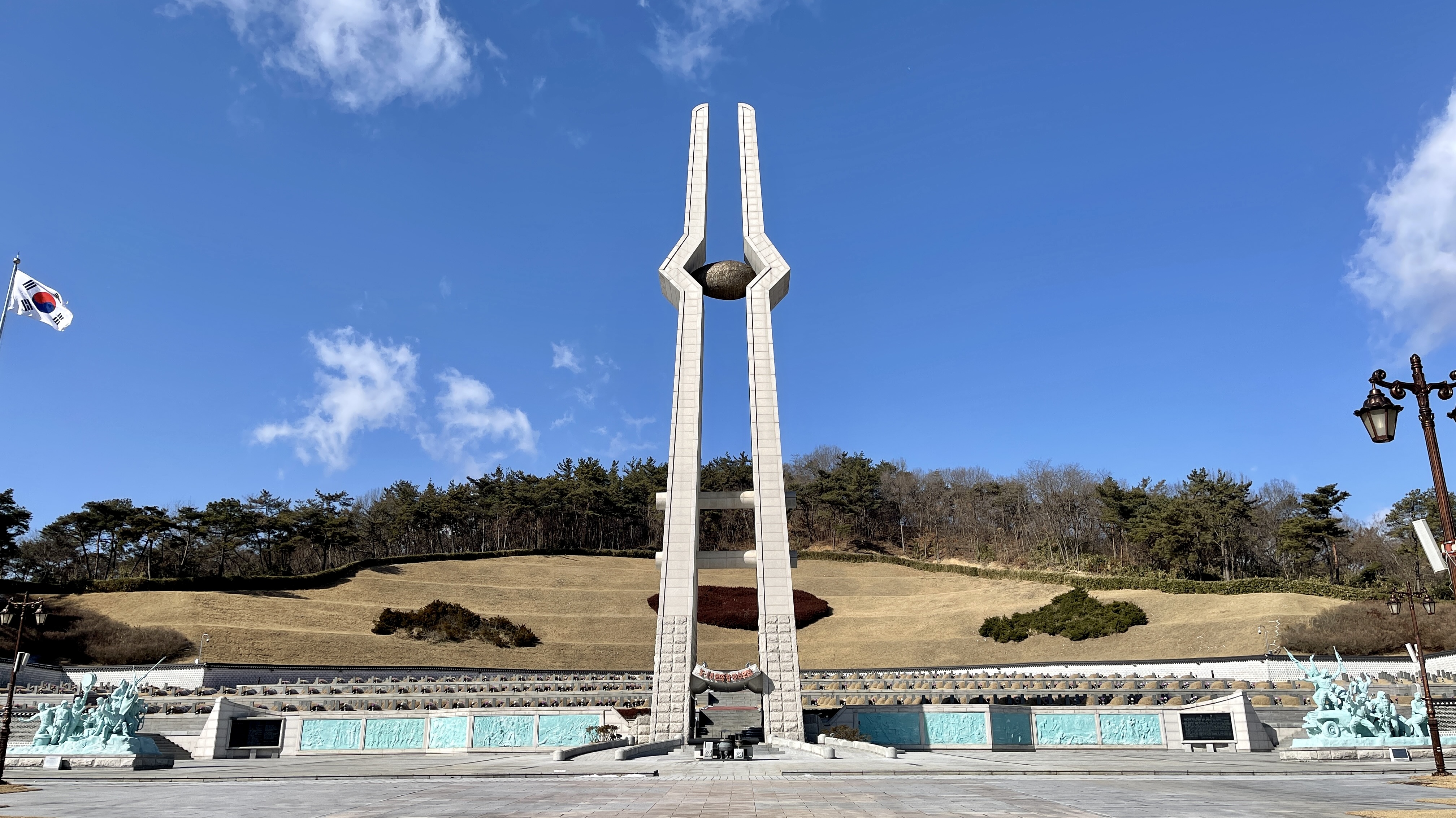 3박 4일 광주 여행 중 가볼만한곳 5.18 국립묘지의 추모탑