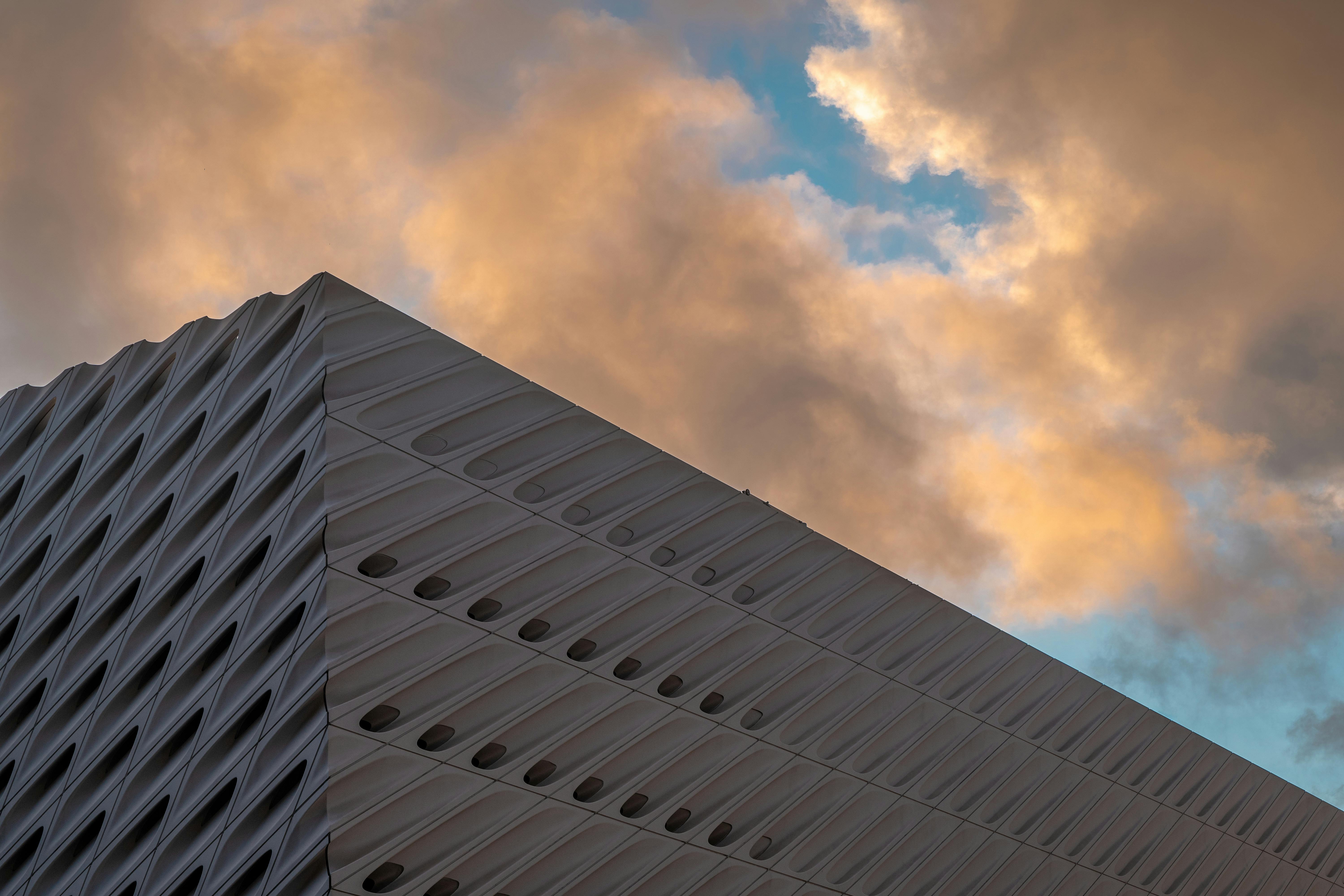 패시브하우스는 외부로부터 에너지를 끌어 쓰는 설비 없이, 건축물의 단열, 기밀, 환기 성능만을 이용하여 실내 온도를 연중 쾌적하게 유지하는 주택을 의미합니다.