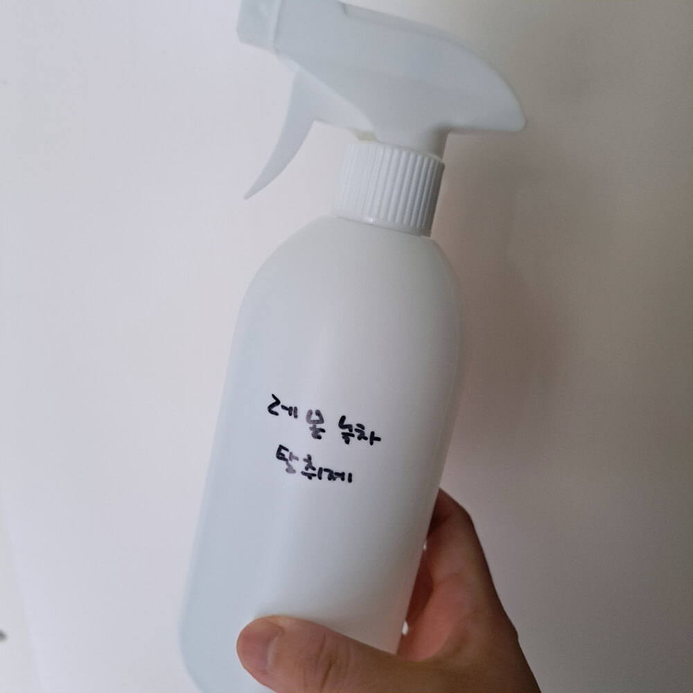 분무기에 담겨있는 녹차레몬 탈취제