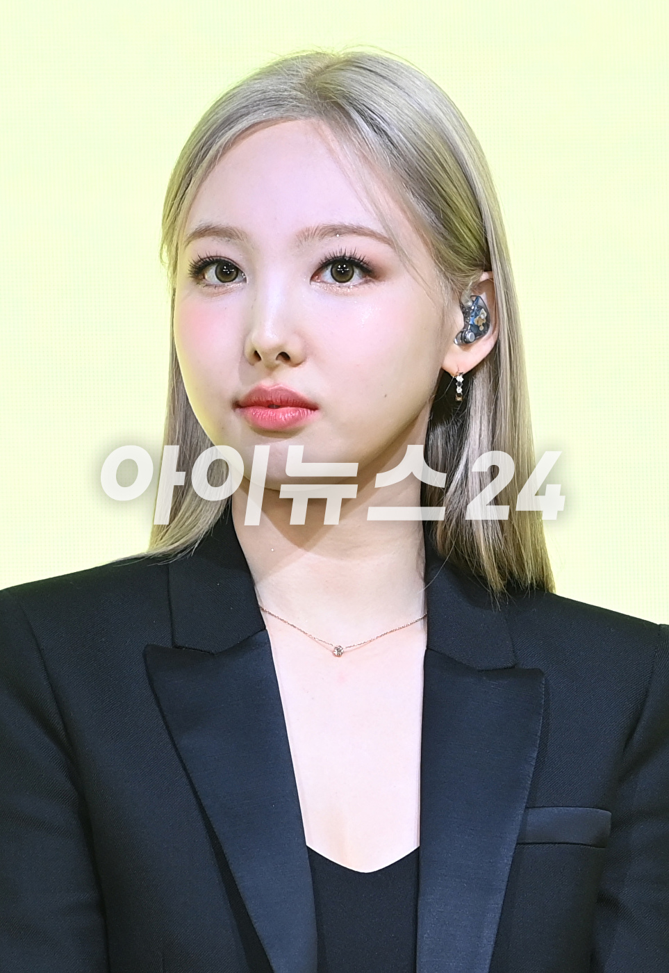 트와이스 나연이 24일 오전 서울 여의도 페어몬트호텔에서 진행된 첫 솔로 앨범 '아이엠 나연(IM NAYEON)' 쇼케이스에 참석하고 있다. [사진=정소희 기자]