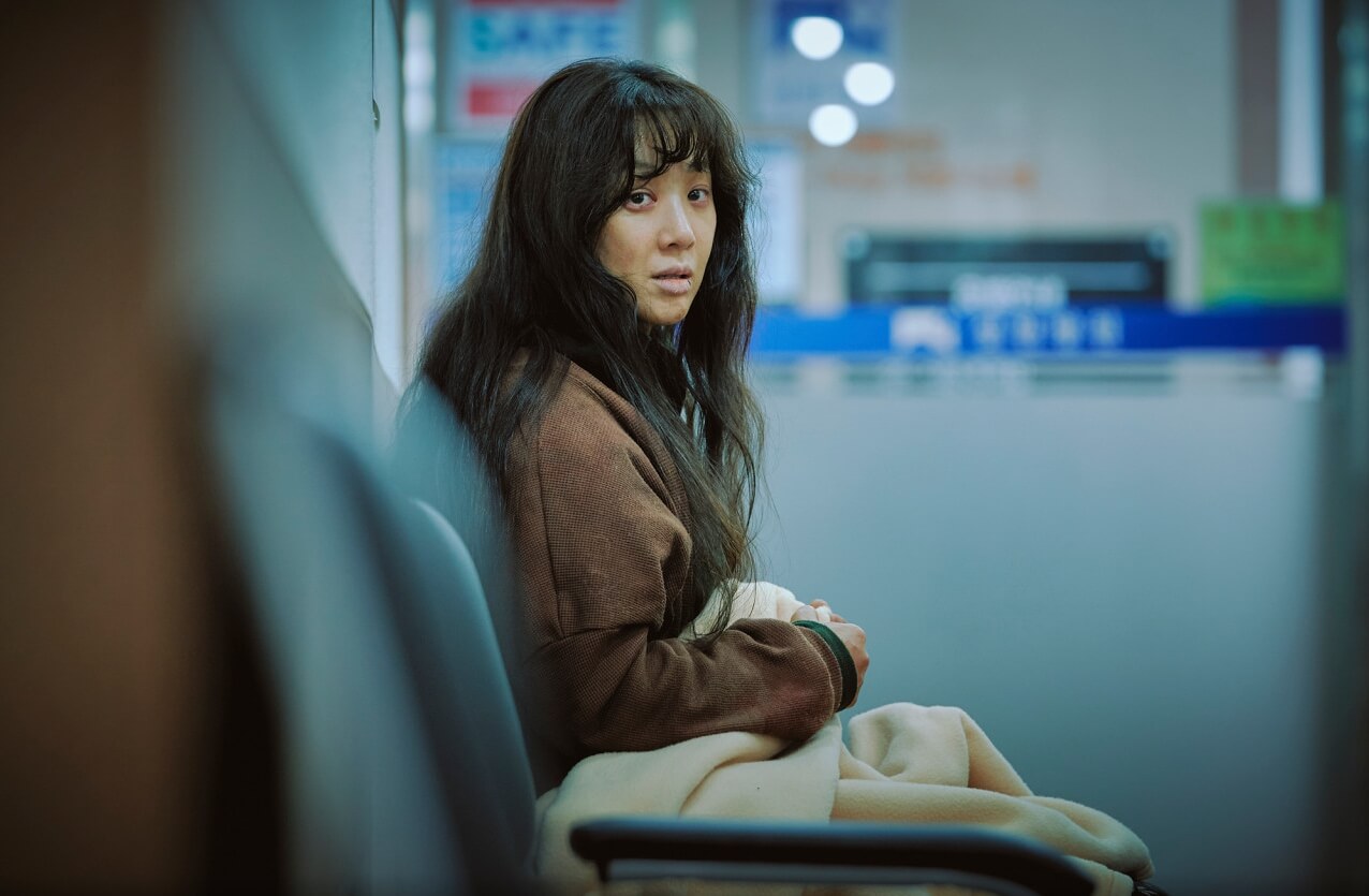 하얀 차를 탄 여자