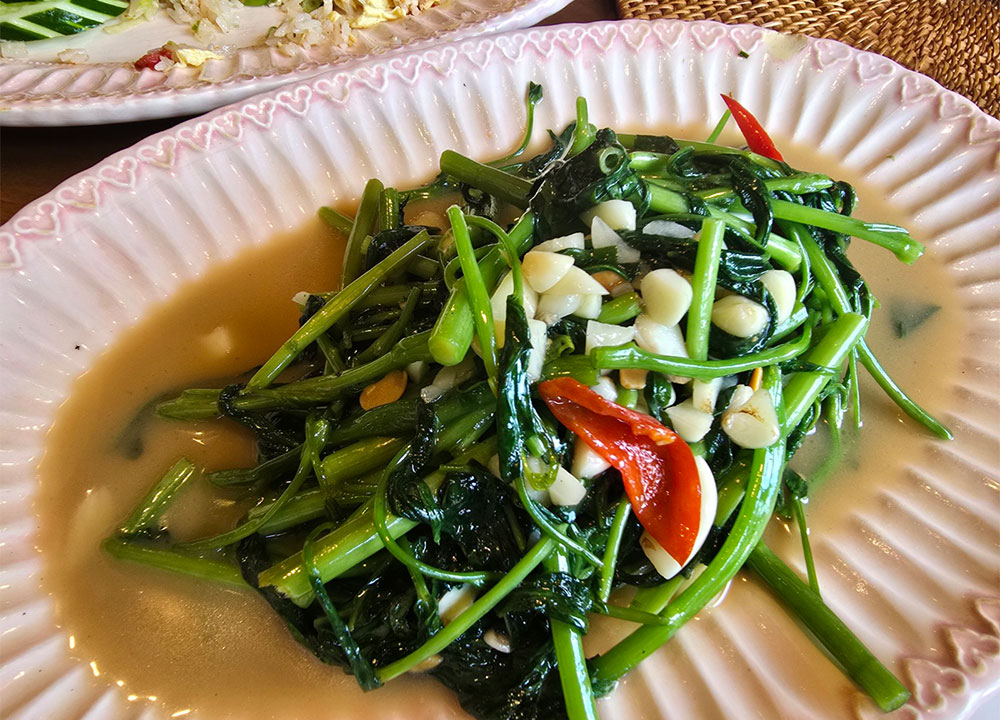 팟팍퐁 화이뎈 (모닝글로리 볶음)