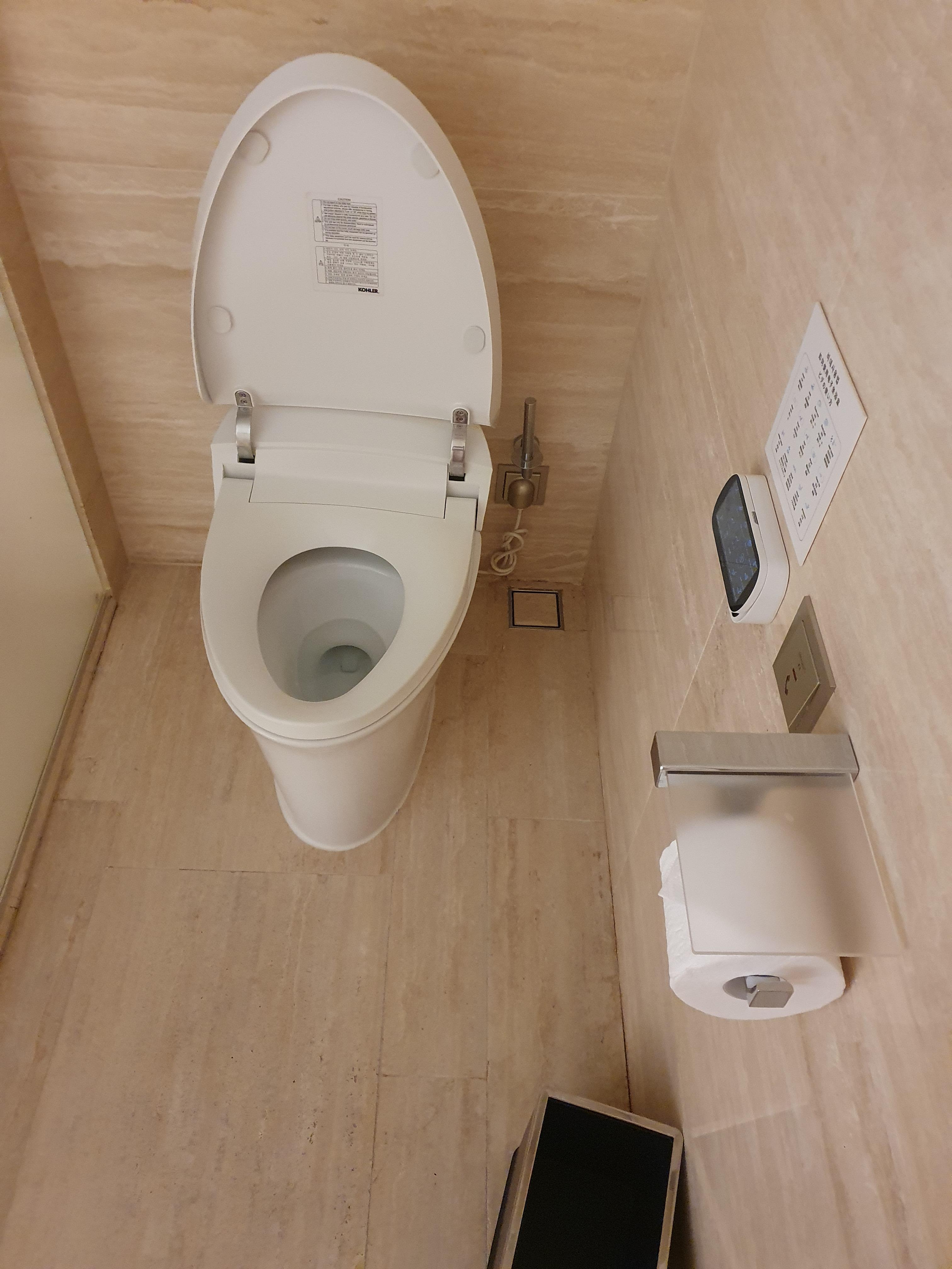 메리어트관 패밀리 객실의 화장실칸