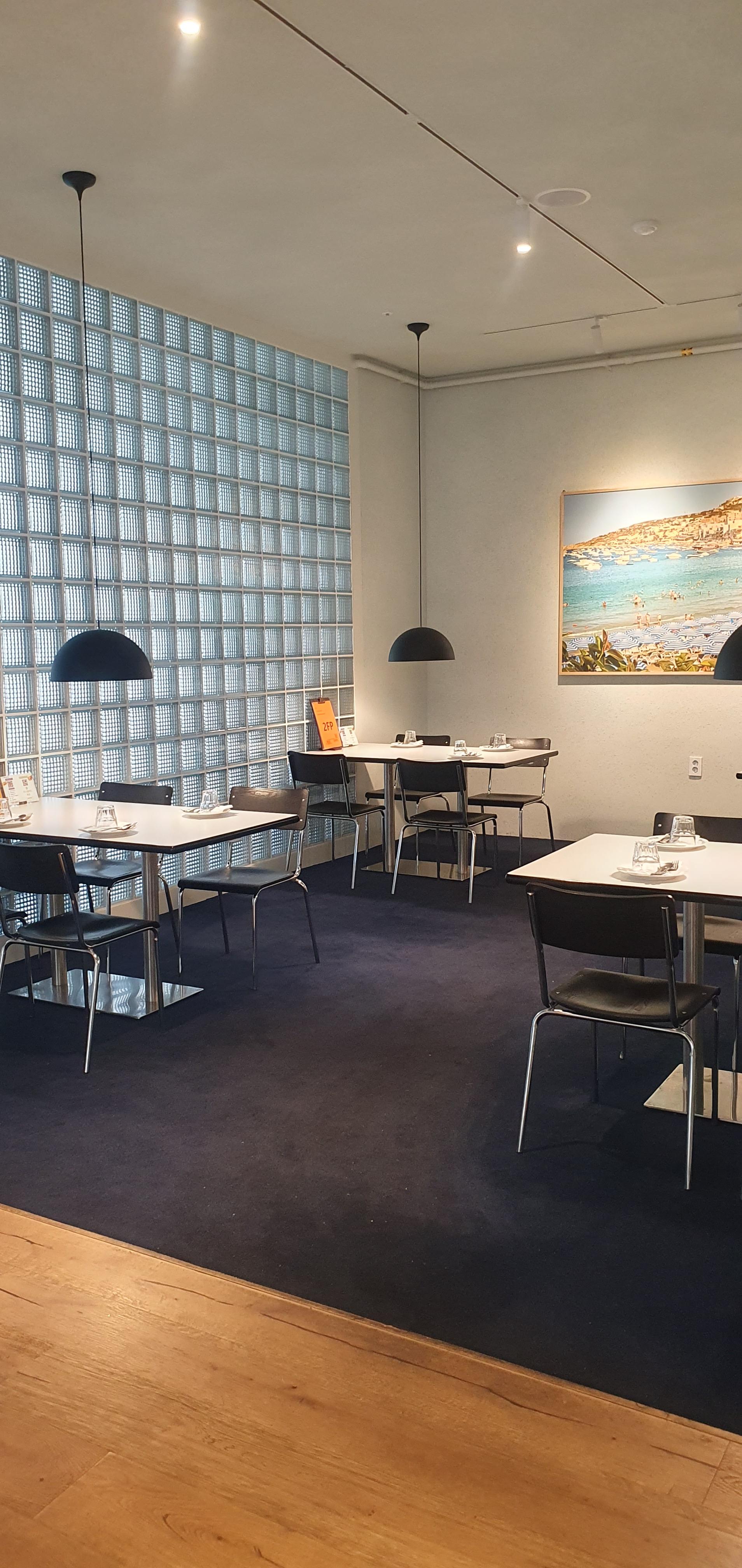 유리블록뒤-아늑한-공간이-있는-투파인드피터-검단