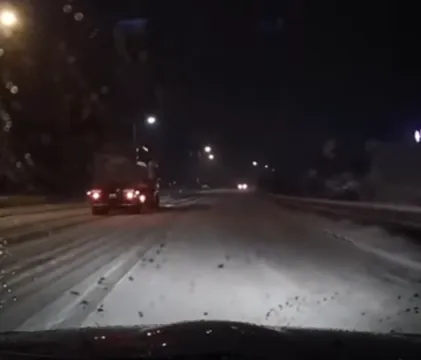 눈길 후륜차들 미끄러짐