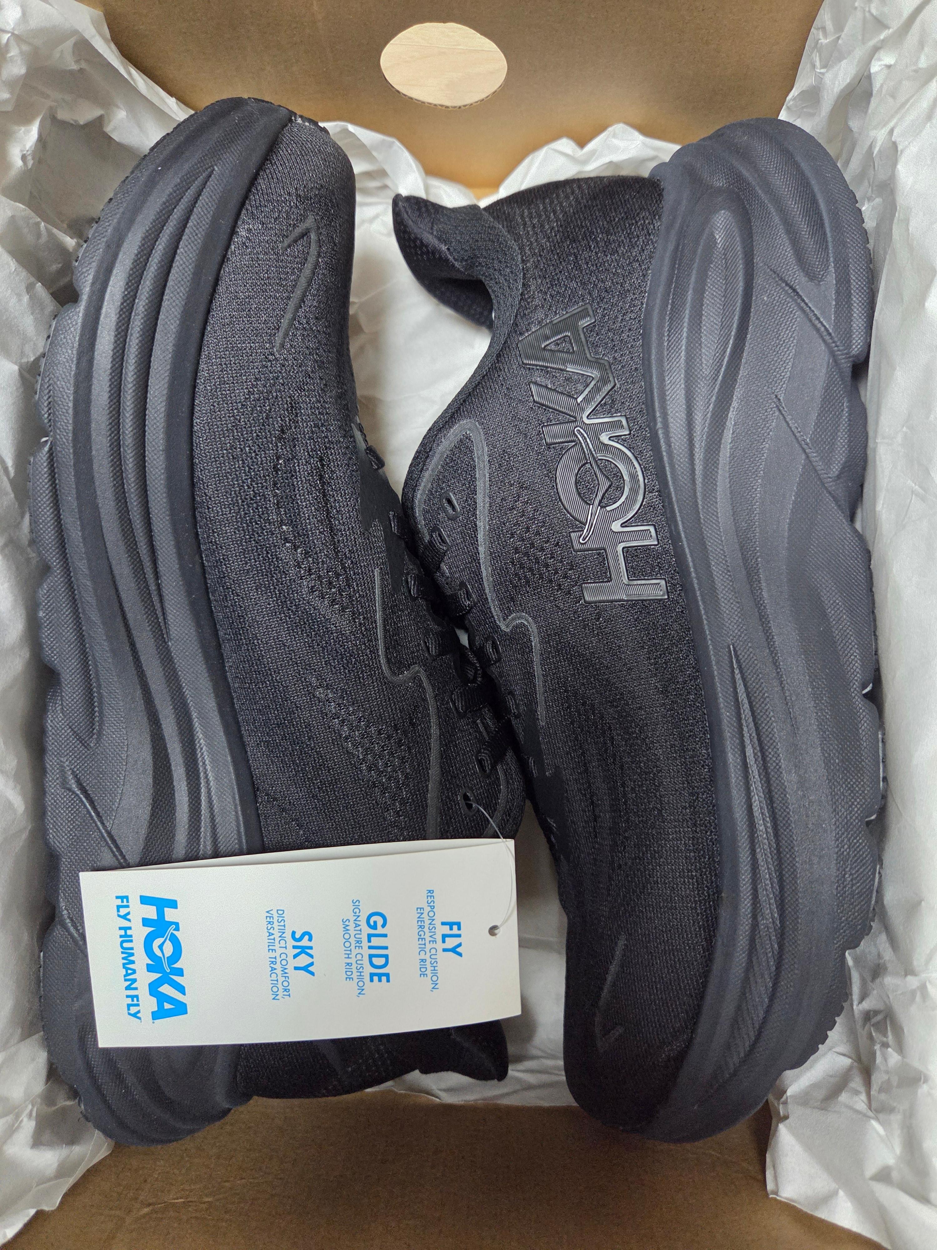 박스 안의 호카 남성용 클리프톤10 와이드