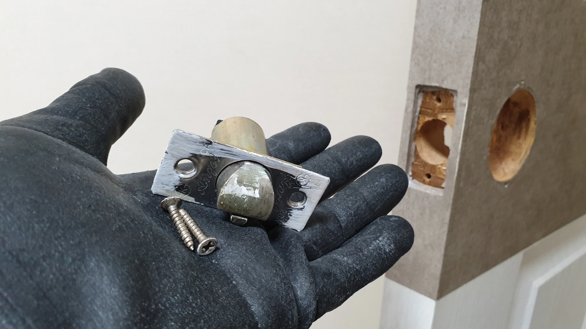 손잡이 걸쇠 부품 뺀 모습