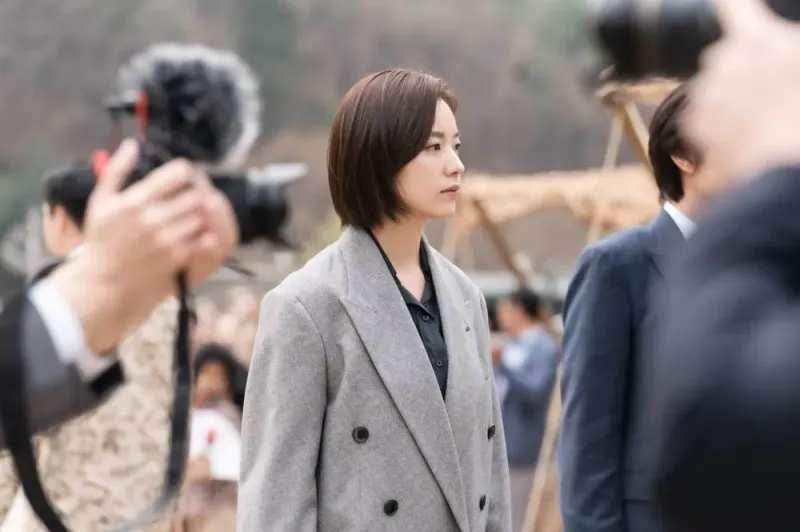 지배종에서 윤자유 역을 맡은 한효주