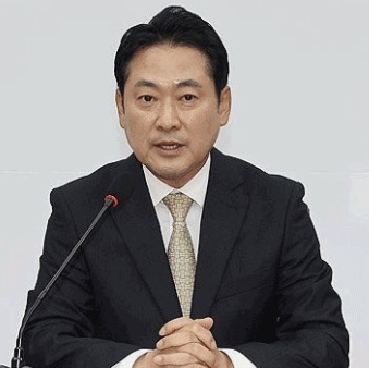 장동혁 국회의원 프로필 장동혁 아파트 4채 논란 지지율 부인 종교 한동훈 