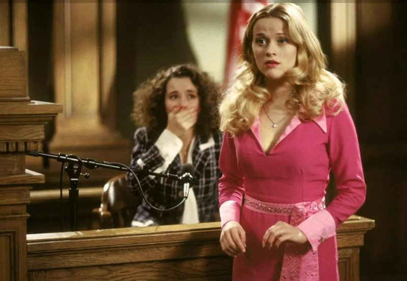 재판정에 선 엘