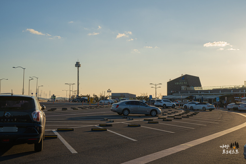 시화나래 휴게소 주차장