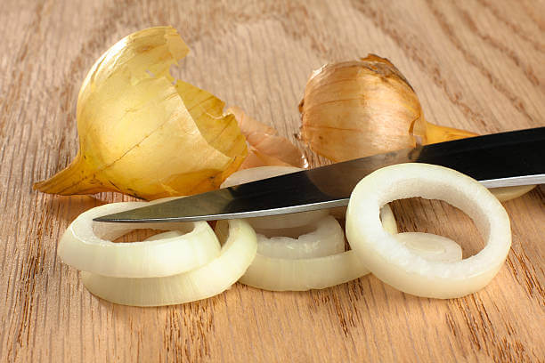 양파 껍질차 효능, 양파껍질에는 어떤 성분이 함유되어 있길래 인체에 좋은 지 알아봤습니다. 양파껍질은 무심코 그냥 버리는데 이제부터는 잘 모아서 양파껍질차로 만들어보세요! 또한 양파껍질로 어떤 활용도가 있고 부작용이 무엇인지 읽어 보시기 바랍니다.